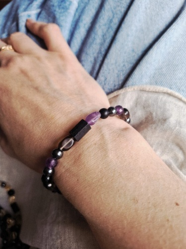 Bransoletka.turmalin-ametyst-agat-hematyt-kwarc.dymny1.jpg