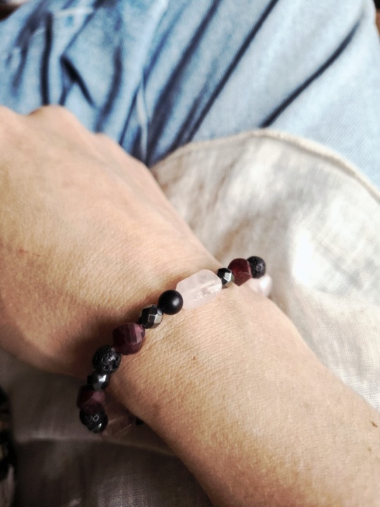 pracownia-luna-art-bransoletka-agat-granat-hematyt-lawa-kwarc1.jpg
